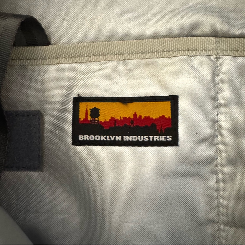 BROOKLYN INDUSTRIES convertible backpack/briefcase, unisex - Picture 12 of 15